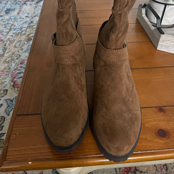 Unr8ed brand tall brown boots - Picture 2 of 5